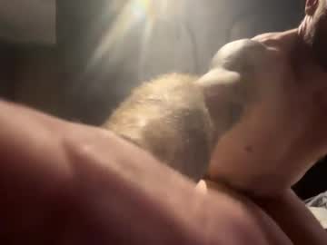 xxx bizzy_in_bed cam c all day