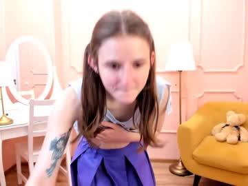 xxx blushing_ellie cam f all day