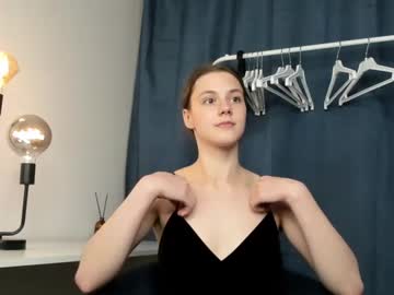 xxx _hellsbells_ cam f all day