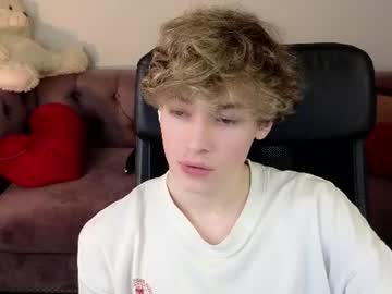 xxx curly_twinkboy cam m all day